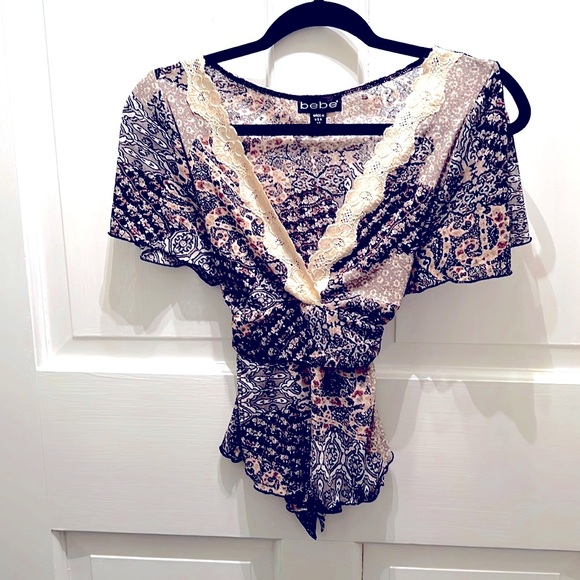 Bebe Flutter Sleeve V Neck Top. SALE! - Picture 1 of 4